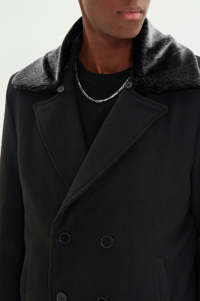 Trendyol Collection Χειμερινό μαύρο παλτό με γραμματόσημα - κανονική εφαρμογή, γούνινο γιακά TMNAW21KB0063