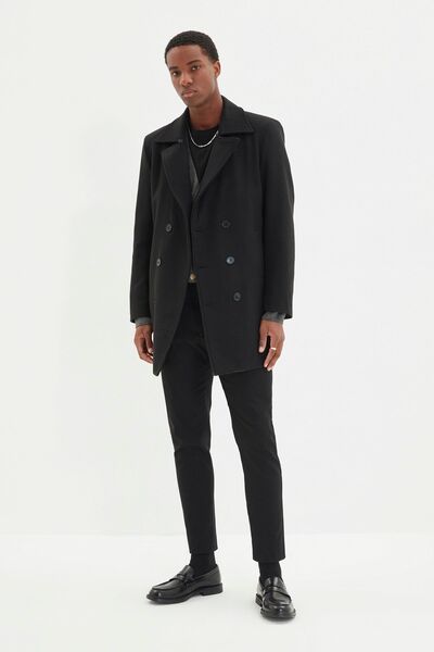 Trendyol Collection Χειμερινό μαύρο παλτό με γραμματόσημα - κανονική εφαρμογή, γούνινο γιακά TMNAW21KB0063