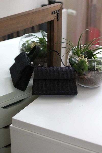 Moom Bag حقيبة كتف للسهرة بتفاصيل مقبض أسود لامع للنساء