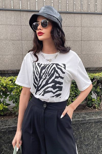 Fiori تي شيرت نسائي مطبوع عليه جويفول من ريو