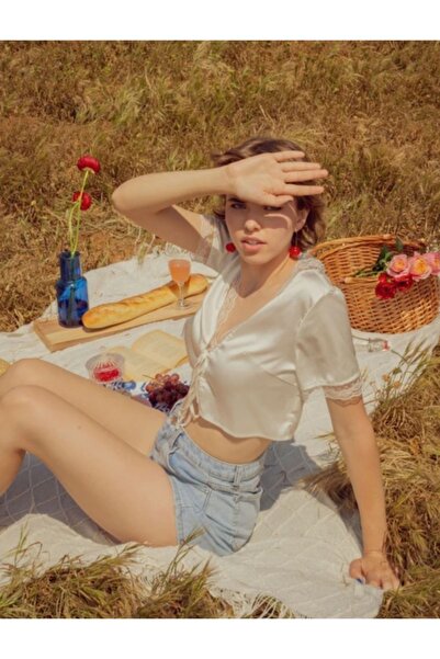 Takınak Cherry Earrings