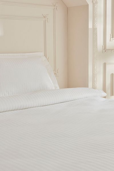 Karaca Home Set cuvertură de pilota din satin cu dungi duble Minas White