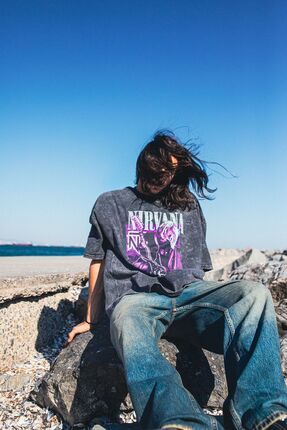 Sekizbiralt Nirvana Kurt Cobain Bask l 24 1 Oversize Unisex Siyah Tshirt