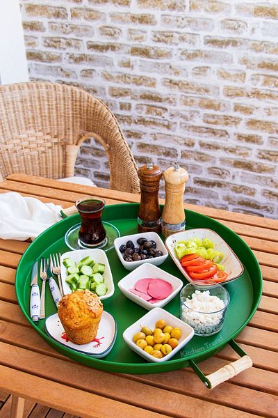 kitchen trend Metal 45 Cm Green Round Tray with Wooden Handles, Breakfast Tray, Presentation Tray