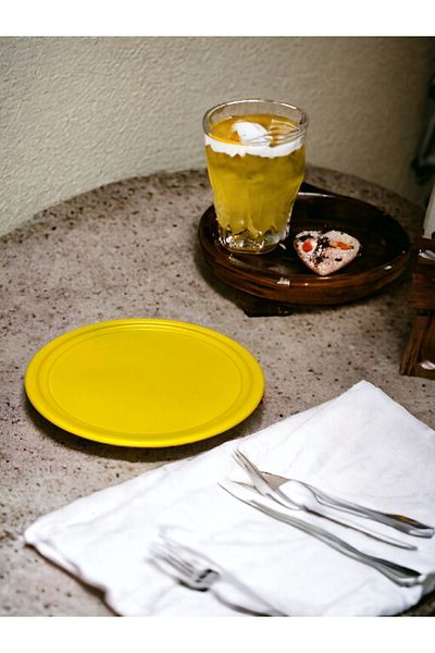 kitchen trend Single 37 Cm Yellow Metal Round Tea, Coffee, Cake, Serving Tray Decorative Presentation