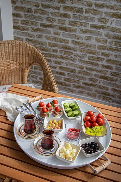 kitchen trend Set of 2 45 cm White Metal Tray with Wooden Handles and 37 cm Black Coffee Presentation Tray