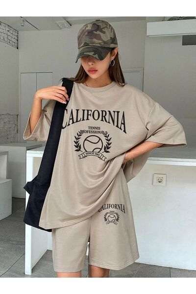 MODARİCH Καλιφόρνια εμπριμέ μπλουζάκι τένις και μπεζ oversize σορτς - Crew Neck