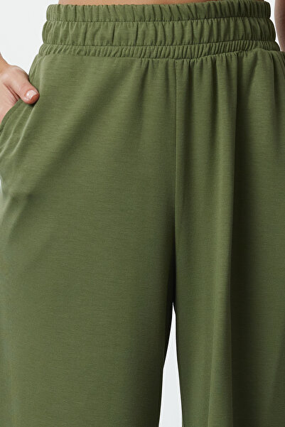 Trendyol Collection Khaki Premium Soft Fabric Wideleg/Relaxed Fit Pletené tepláky Kalhoty s kapsami TWOAW24EA00012