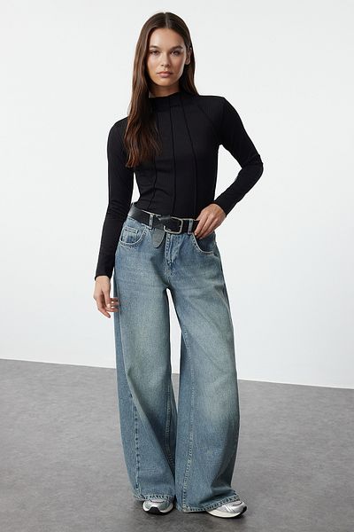 Trendyol Collection Czarna bluzka z dzianiny ze sznurkiem - okrągły dekolt, zapinana na zamek TWOAW25BZ00154