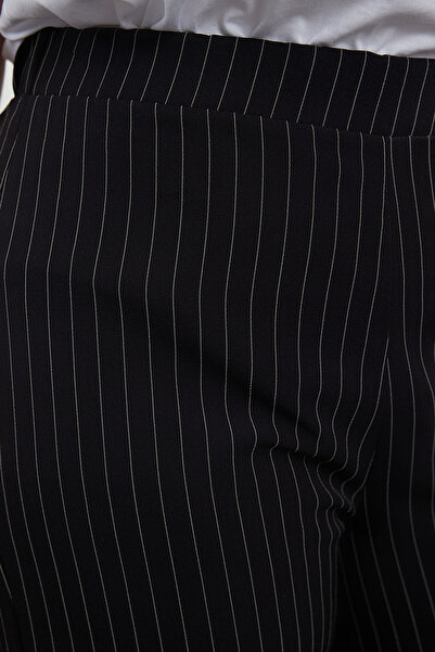 Trendyol Curve Černé pruhované elastické tkané kalhoty velké velikosti