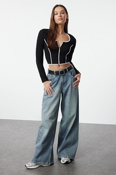 Trendyol Collection Rugalmas cipzáras gallér - fekete kontrasztos csövek részlettel illeszkedő blúz TWOAW25BZ00153
