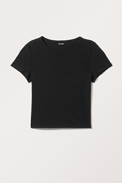 Monki Elsa Price Tee - Relaxed Fit and Stylish Design