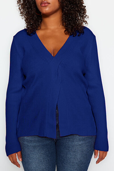 Trendyol Curve Светр з V-подібним вирізом і деталями пуловера Saks TBBAW24AN00101