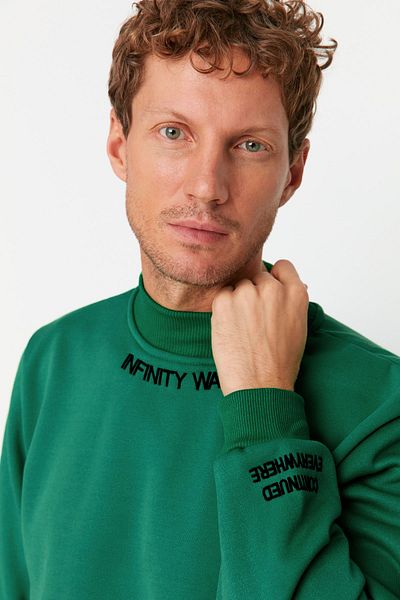 Trendyol Collection Zelený rolák Regular/Regular Fit uvnitř fleece/teplá vyšívaná mikina TMNAW22SW0718
