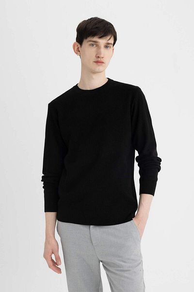 DeFacto Schwarzer Strickpullover mit normaler Passform und Rundhalsausschnitt A5181ax23au