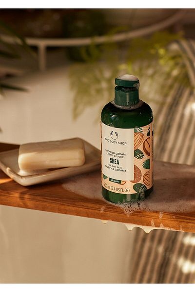 THE BODY SHOP جل الاستحمام المرطب بكريم الشيا 250 مل