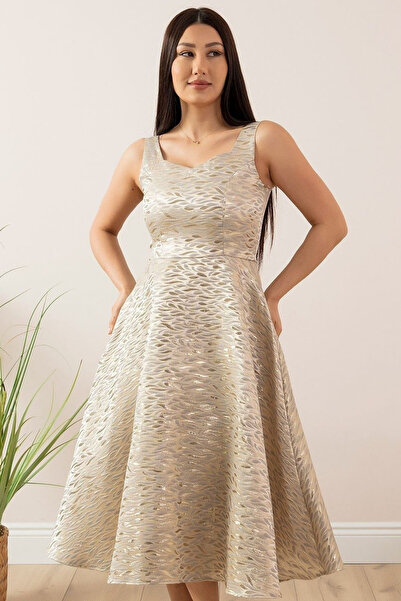 MissThetis Kalın Askılı Kalp Yaka Dokulu Kabartma Simli Kumaş Astarlı Fermuar...