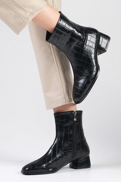 Mio Gusto Alexia Black Crocodile Patterned Blunt Toe Thin Fur Lined Women's Heeled Boots