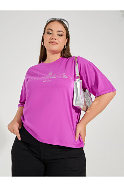 Styli Plus Size Oversized Foil Round Neck Short Sleeve T-shirt