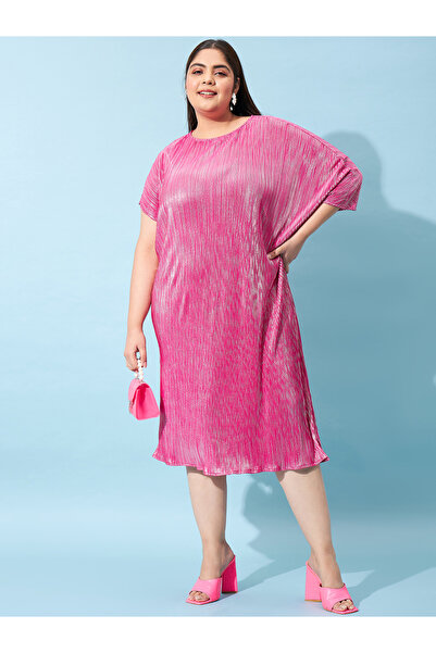 Styli Plus Size Plisse Shift Midi Dress with Kimono Sleeves