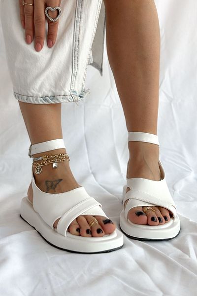 Shoebutik Sandale de damă Sonia albe