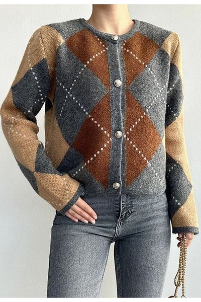 Nopen Knitwear Дамски кардиган с кръгло деколте, кафяв, с ромбовиден мотив и сребърни копчета, многоцветен