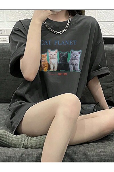 over head oh Dimljena žena Oversize kroj T-shirt - Mačka planeta Štampano