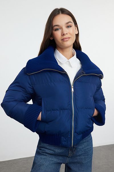 Trendyol Collection Detailní voděodpudivý kabát z námořnické modré pleteniny Twoaw25Mo00089