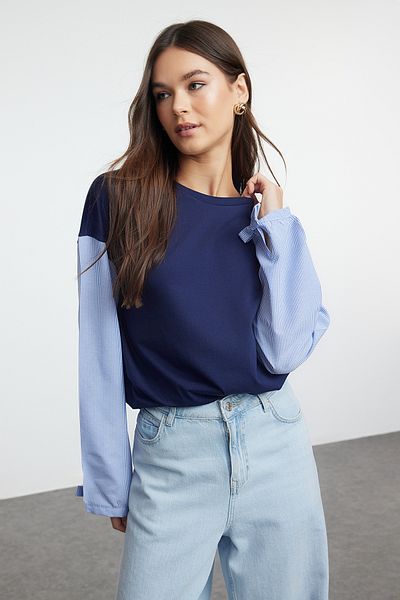 Trendyol Collection Kényelmes szabású sötétkék kötött blúz - Poplin részletes TWOAW25BZ00036