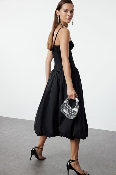 Trendyol Collection Schwarzes gewebtes Kleid im A-Schnitt - TPRSS24EL00260