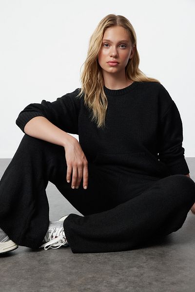 Trendyol Collection Alap fekete kötöttáru készlet - puha textúra, felső és alsó készlet TWOAW24AU00100