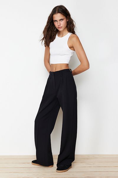 Trendyol Collection Czarne proste spodnie z wyciętym paskiem z tyłu i szczegółową sprzączką tkane TWOSS24PL00068 Palazzo