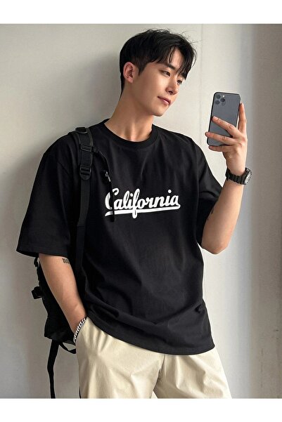 MODARİCH Каліфорнійська футболка з написом - чорна, з принтом, з круглим вирі...