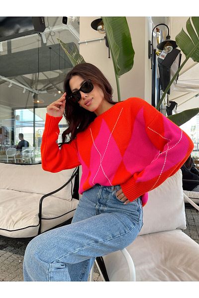 Puella Pulover de damă roz cu model portocaliu diamant - decolteu