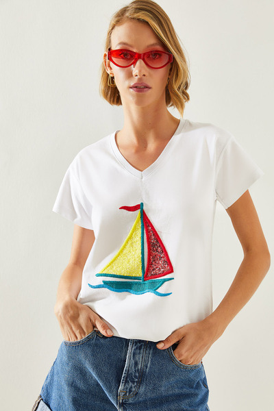 Bianco Lucci Farebné flitrované dámske tričko s plachtovým vzorom s výstrihom...