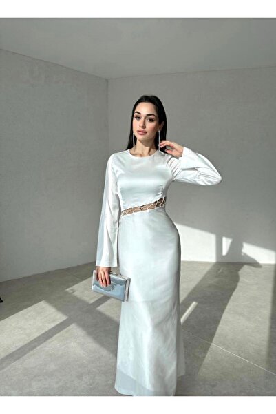 Afiş Butik Rochie din satin alb cu șnur încrucișat în talie