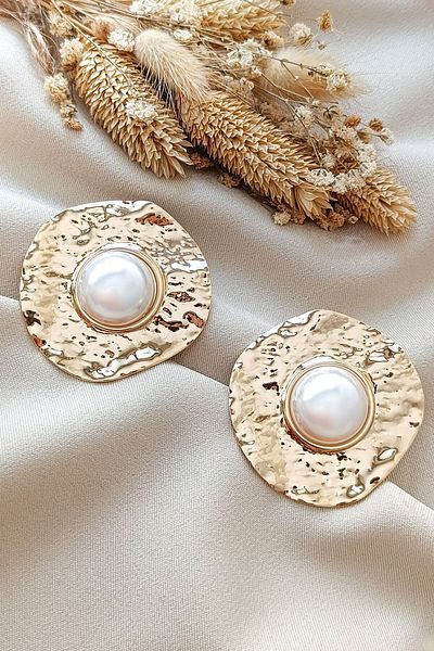 COSİTA Gold Large pearl Detailed Figure Metal Hat Earrings
