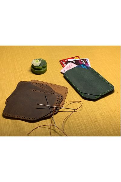 AiryFooT Crazy Leather Hobby - Ready Cut Mini Card Holder Making