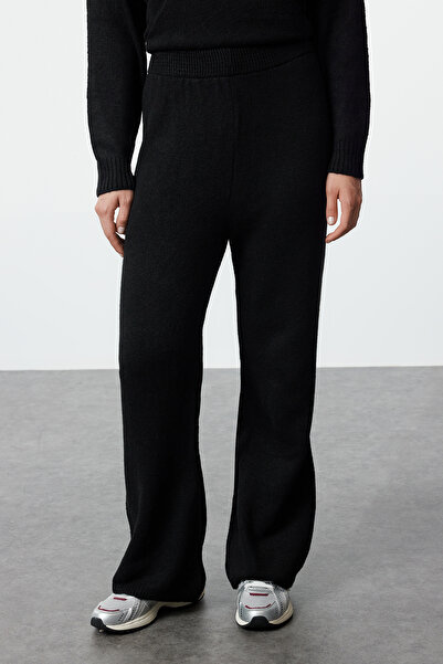 Trendyol Collection Basic Black Knitwear Set - Soft Texture, Top and Bottom Set TWOAW24AU00100