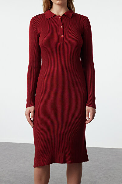 Trendyol Collection Nyakú póló piros Midi kötöttáru ruha - TWOAW24EL00029