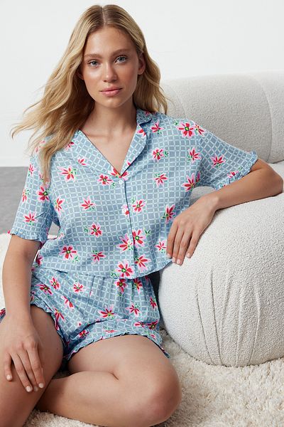 Trendyol Collection Set pijamale țesute din viscoză cu volane, albastru deschis, floral THMSS23PT00167