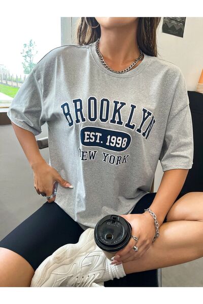 MODARİCH Μπλουζάκι Brooklyn Est 1998 -γκρι, εμπριμέ, λαιμόκοψη, εμπριμέ, κοντ...