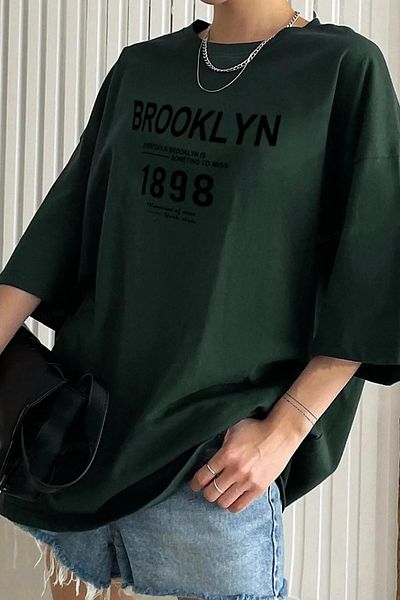 MODARİCH Μπλουζάκι Brooklyn 1898 - Πράσινο, εμπριμέ, λαιμόκοψη, εμπριμέ, κοντομάνικο, Boyfriend, χαλαρό