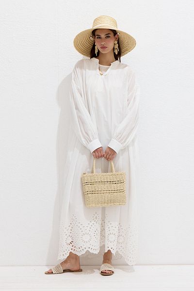 Manuka Ecrufarbenes, besticktes Kleid