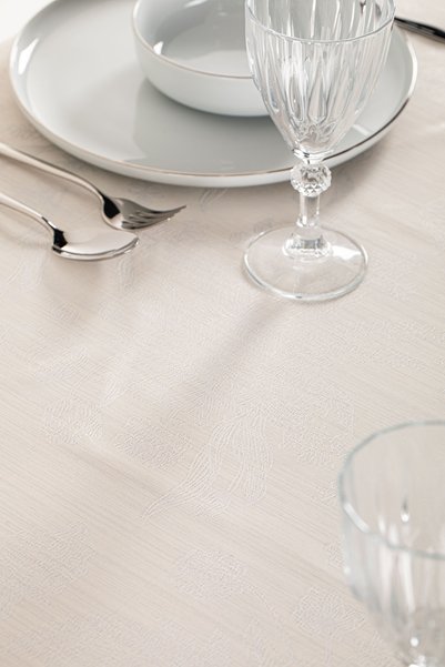 LUFA HOME NAIFE JAKAR TABLE CLOTH
