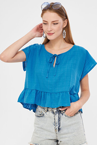 armonika Kadın Mavi Yarasa Kol Yakası Bağlamalı Eteği Fırfırlı Oversize Crop Bluz ARM-24Y001088