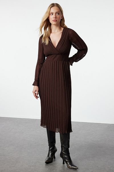 Trendyol Collection Hnědé maxi šaty s páskem rovného střihu - Twoaw24el00478