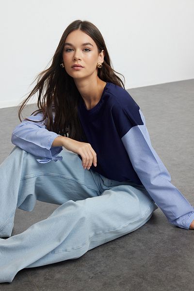Trendyol Collection Kényelmes szabású sötétkék kötött blúz - Poplin részletes TWOAW25BZ00036