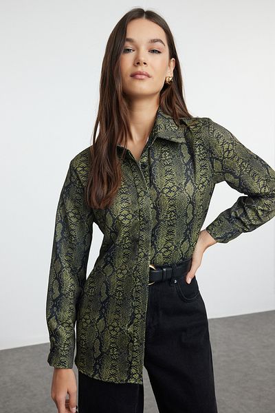 Trendyol Collection Hemd aus Satingewebe mit Schlangenmuster - TWOAW25GO00053