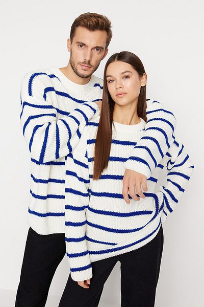 Trendyol Collection Übergroßer Saks-Strickpullover mit Streifen – Rundhalsausschnitt TMNAW23KZ00285